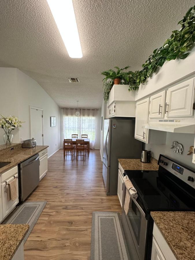 Private Pool With A Beautiful View Overlooking The Lake! Near - Universal