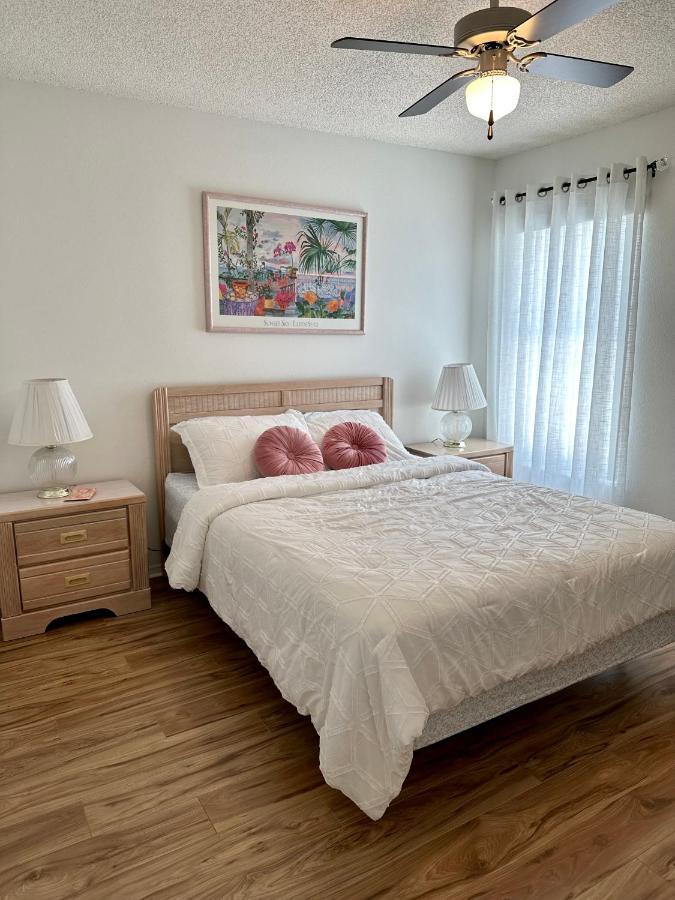 Private Pool With A Beautiful View Overlooking The Lake! Near - Universal Ferienhaus *