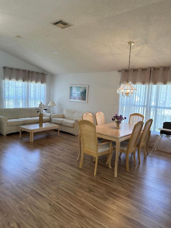 Private Pool With A Beautiful View Overlooking The Lake! Near - Universal