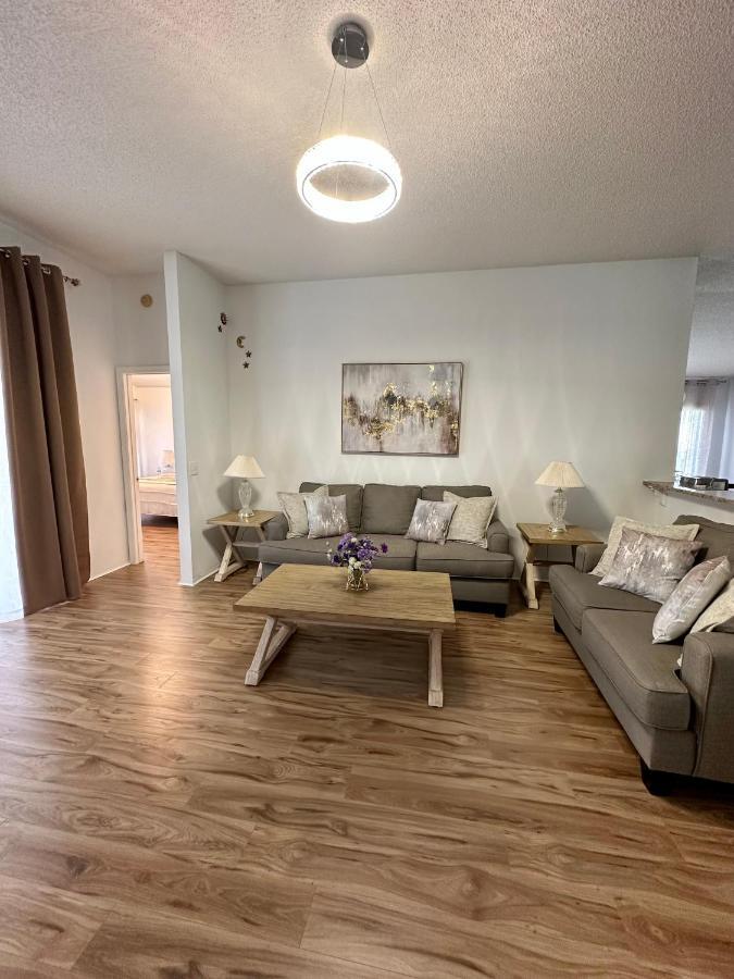 Private Pool With A Beautiful View Overlooking The Lake! Near - Universal *