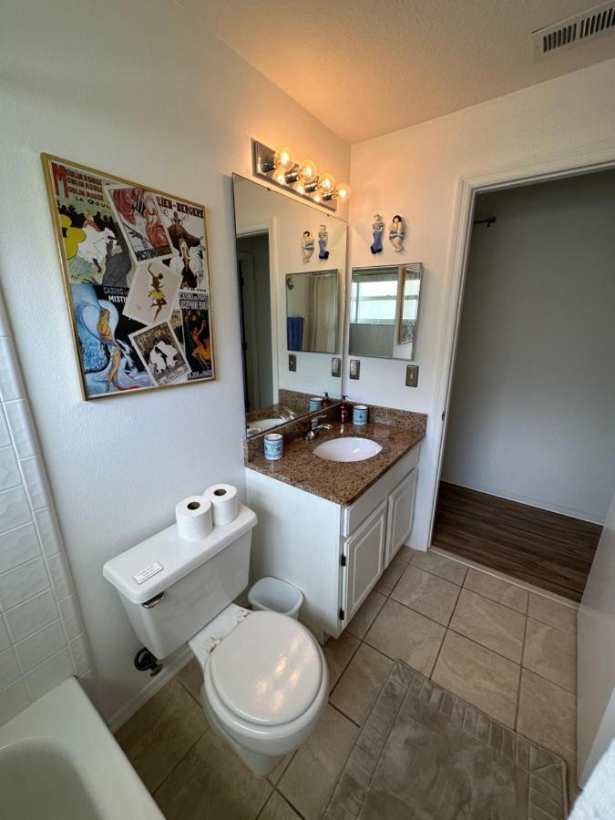 Private Pool With A Beautiful View Overlooking The Lake! Near - Universal